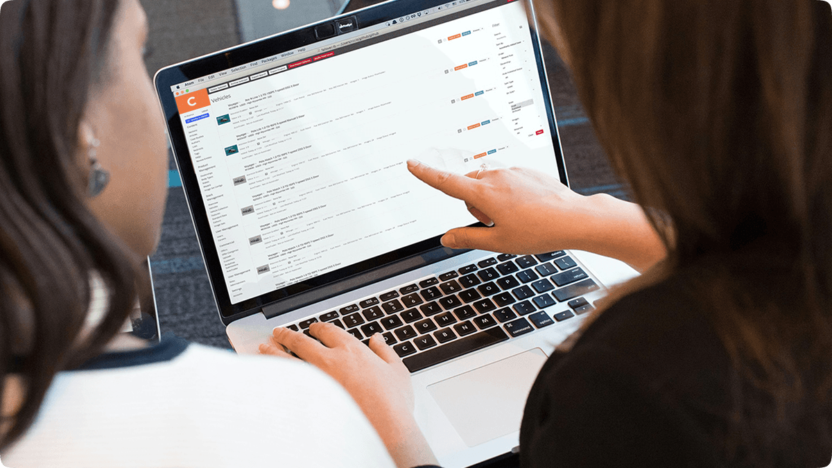 People looking at the laptop